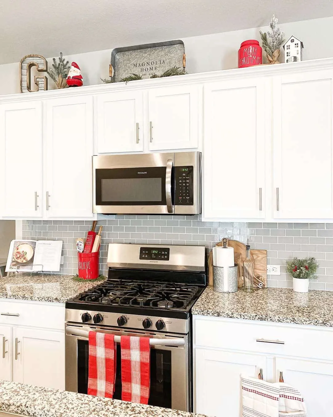13882 red kitchen backsplash