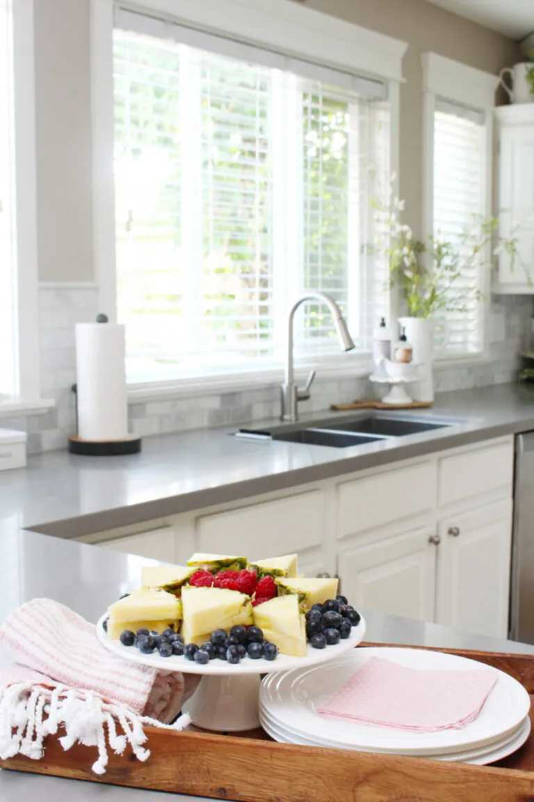 13901 seasonal kitchen table