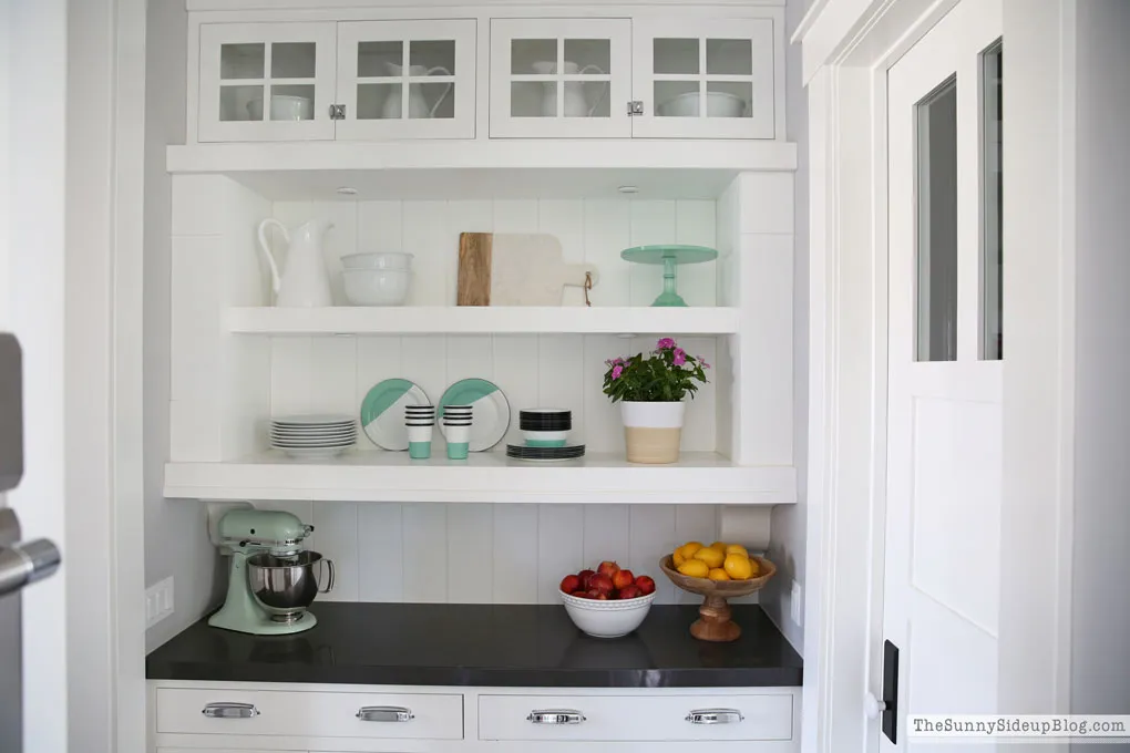 13924 summer kitchen greenery