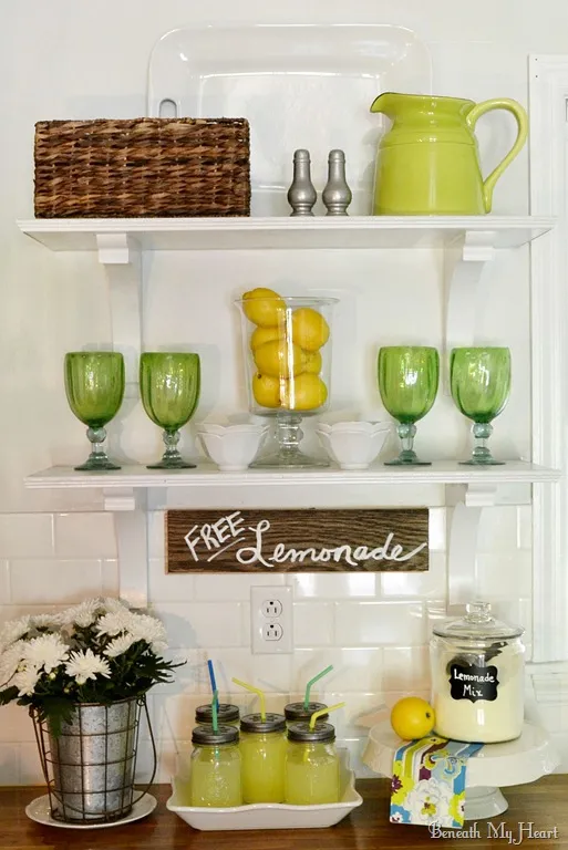 /img/13924-summer-kitchen-shelves-styling.webp