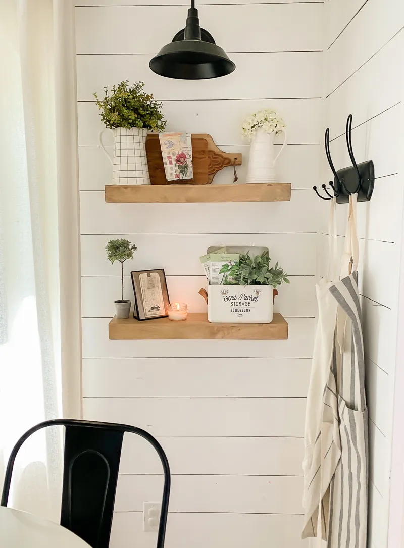 13924 summer kitchen shelves vibe