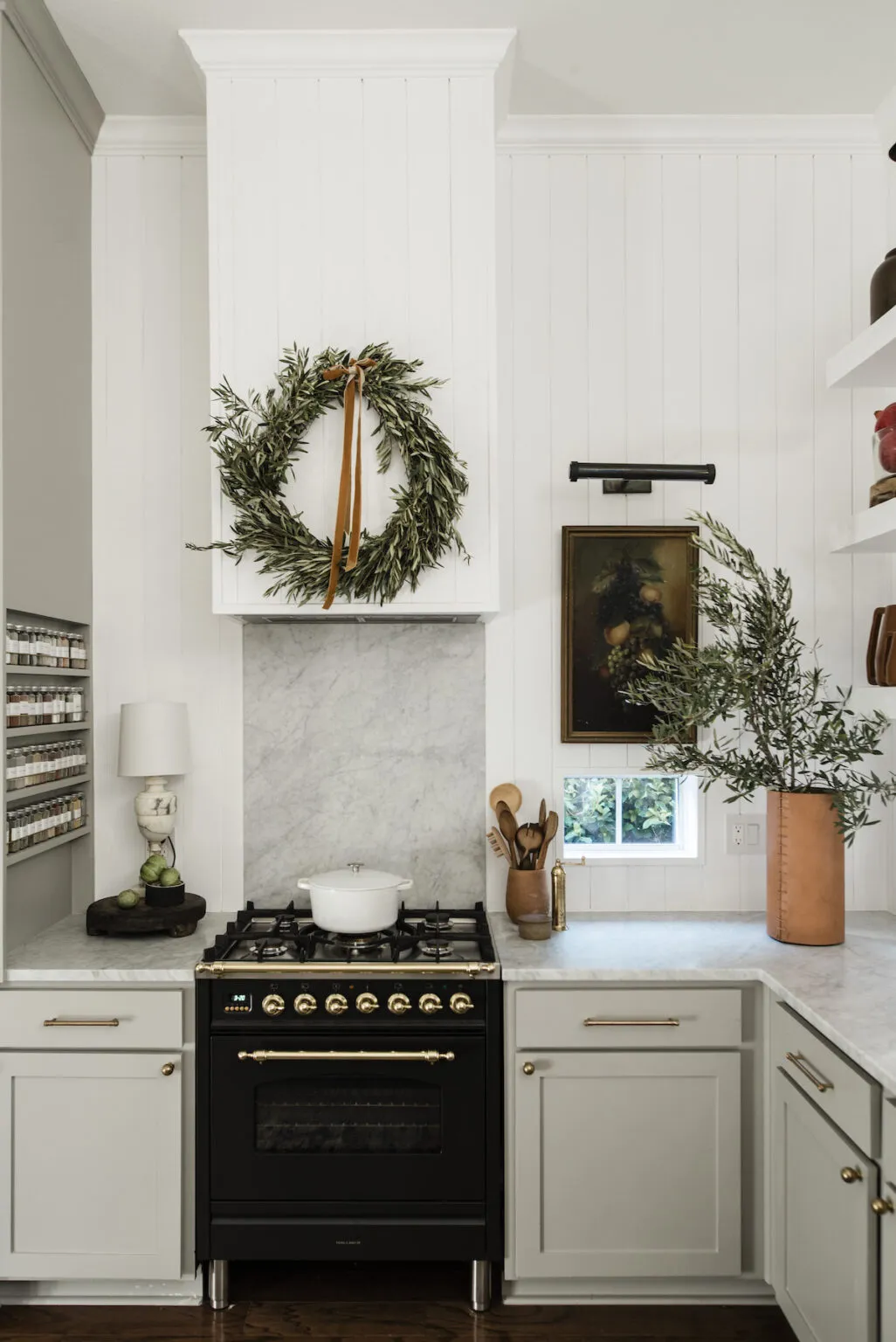 13931 silver and white kitchen