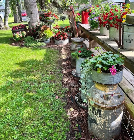 13971 rustic red kitchen yard color palette