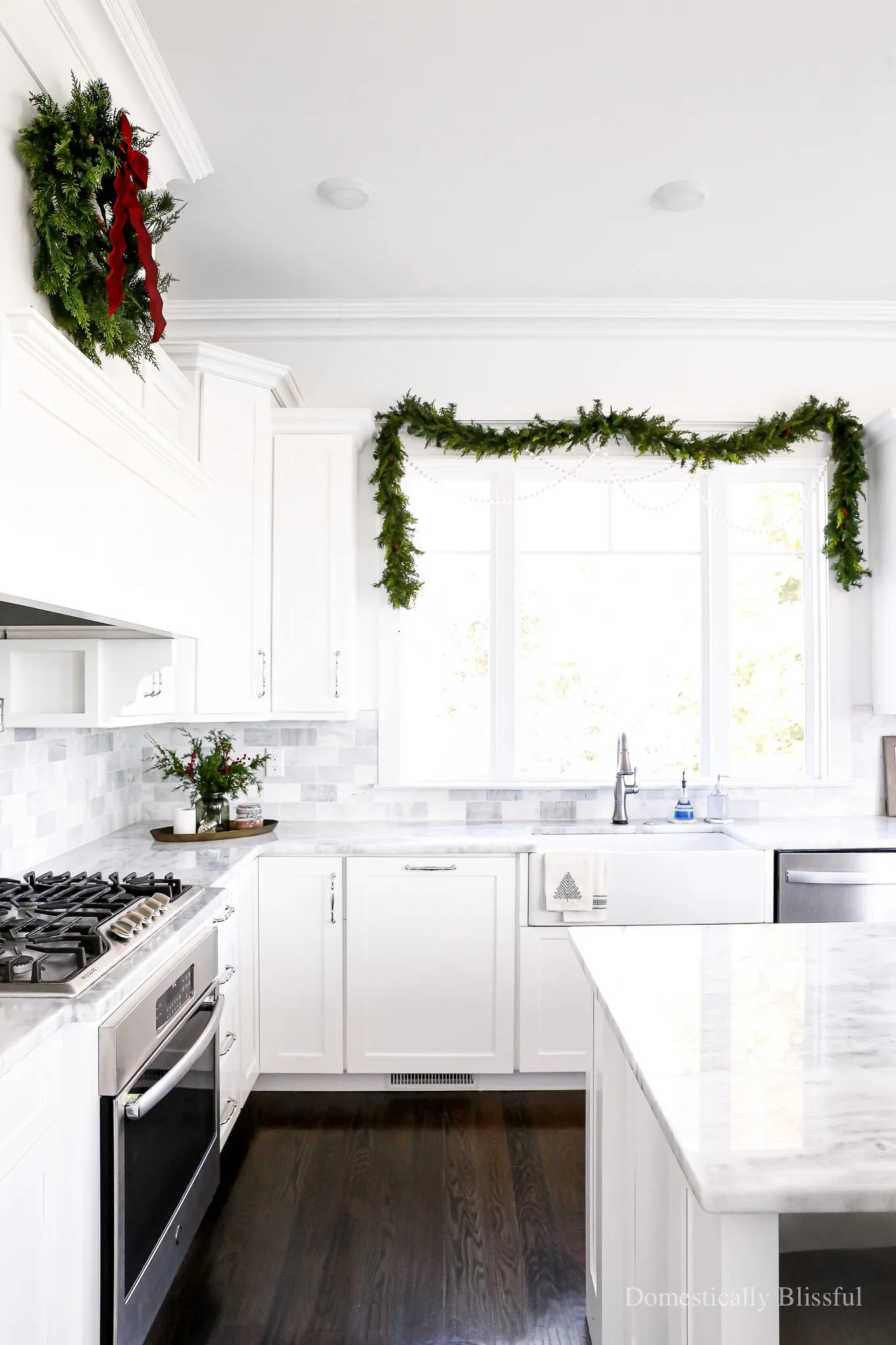 /img/13974-christmas-kitchen-decor-8.webp