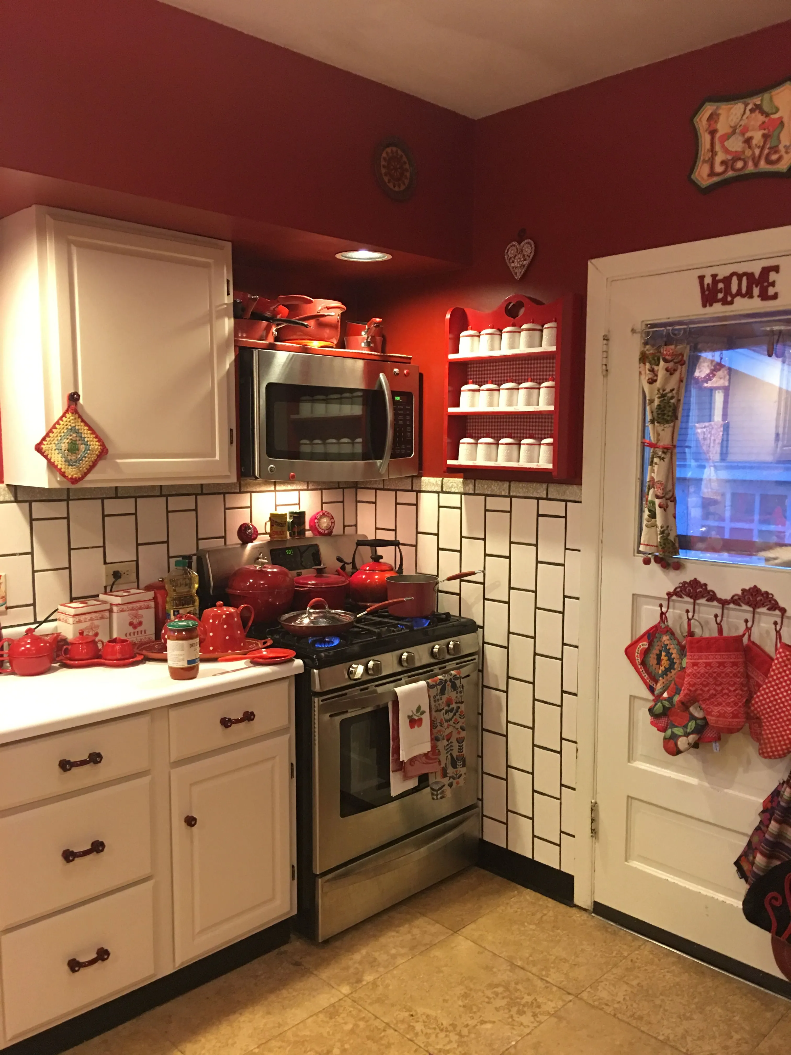 13995 rustic red kitchen image5