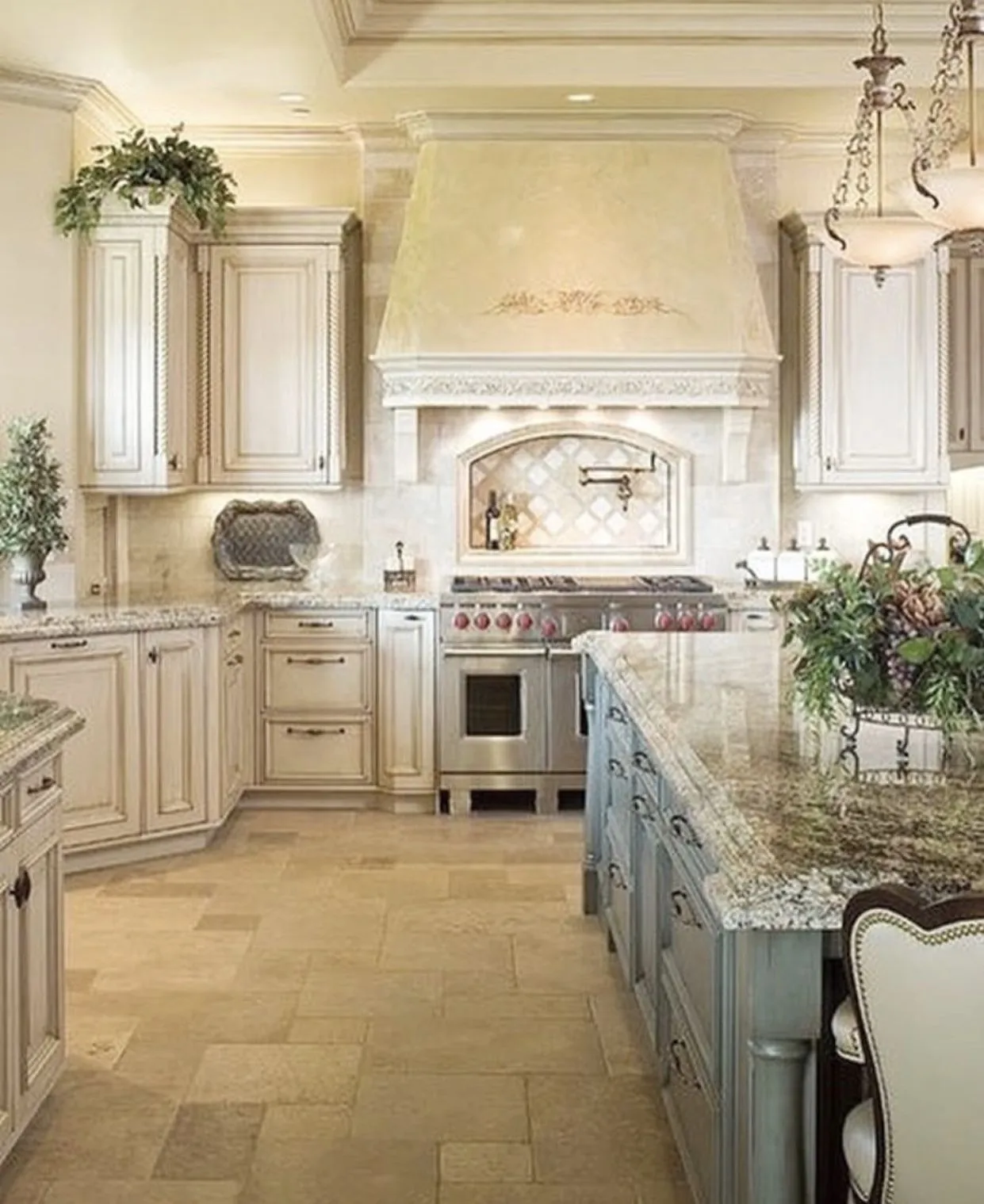 /img/14056-small-french-kitchen-charm.webp